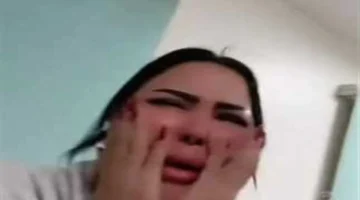 بكاء زوجة إسماعيل الليثي يوثق لحظة ألمها بعد تعرضه لحادث خطير